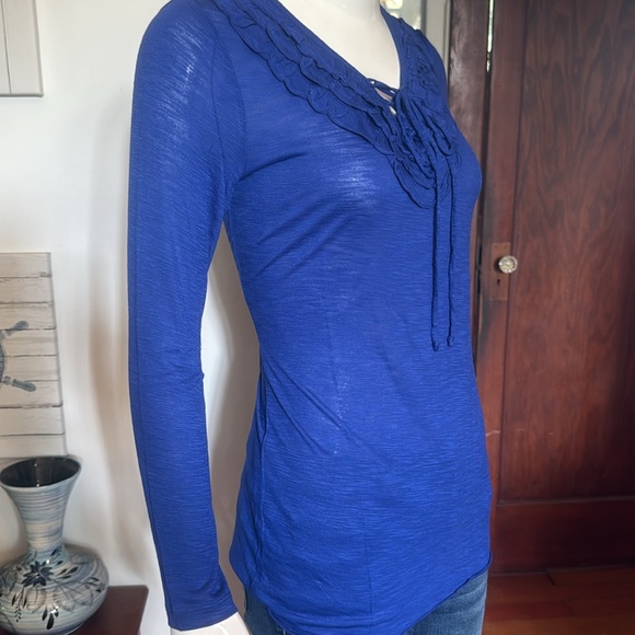 NWT international concept size small Women's Blue Ruffled Top - Picture 2 of 4
